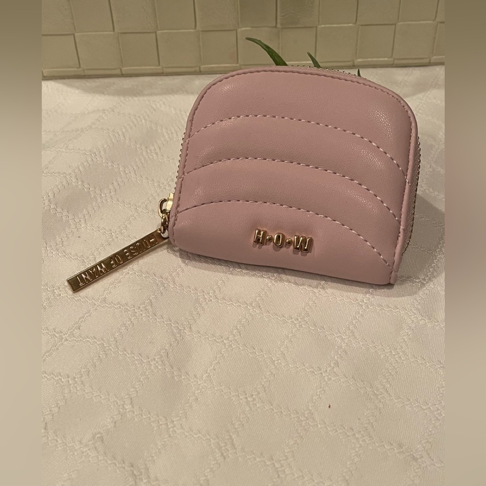 EUC, House of Want Vegan Leather zip around wallet. Light Pink. Gold toned